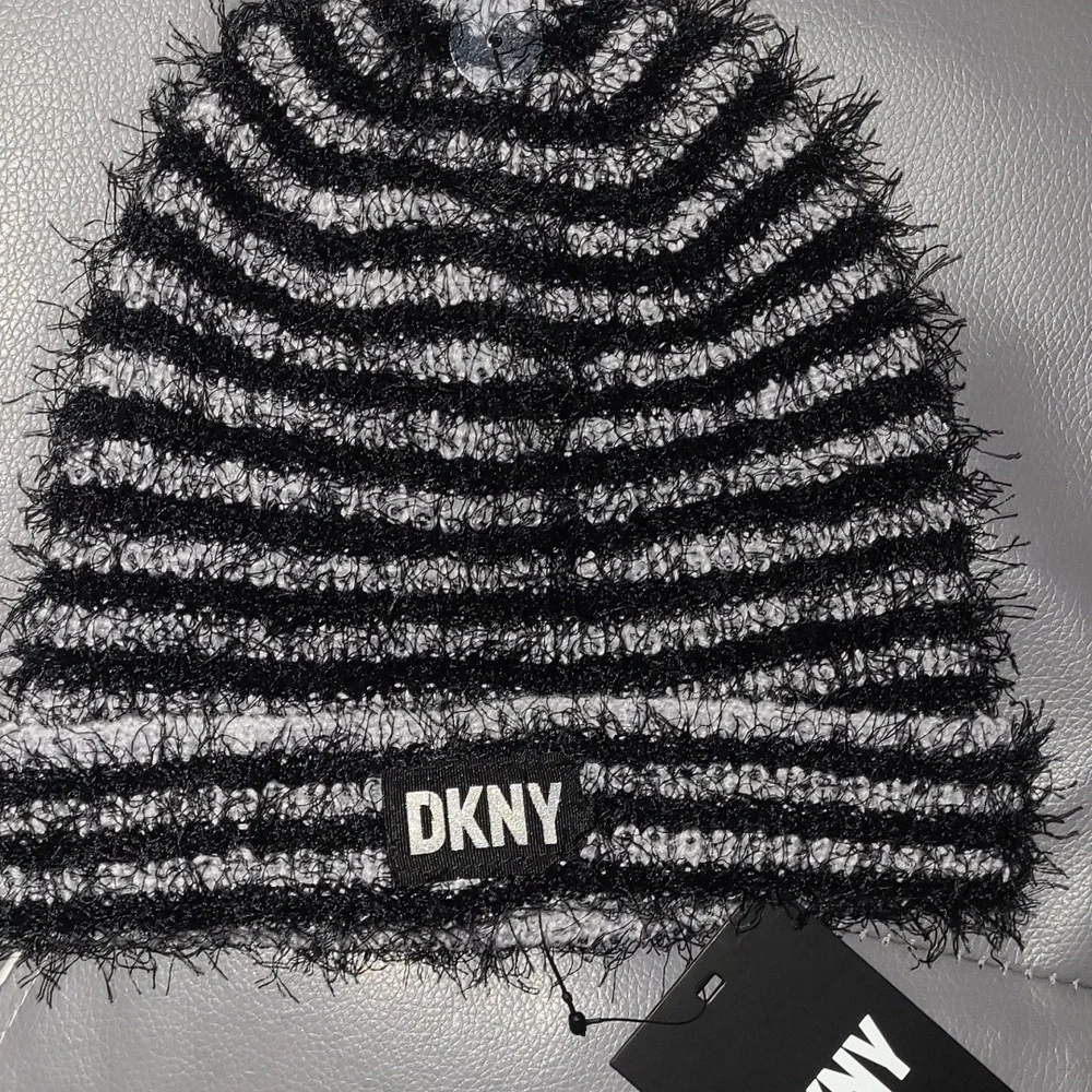 💕NWT DKNY Beanie💕OSFM